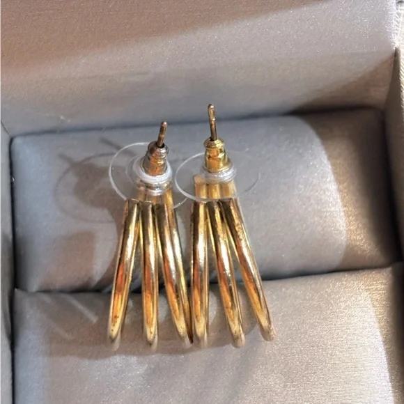 Macy’s Gold Minimalist Hoop Earrings Elegant Design - Picture 6 of 6